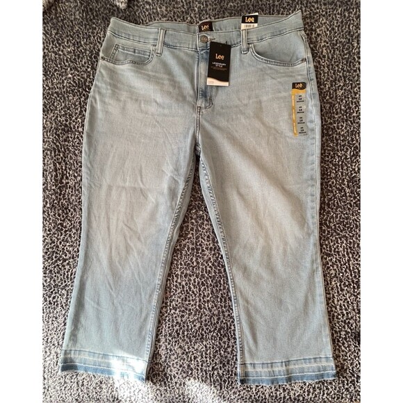 NWOT Lee Riders Jeans Capri Size 18 Blue Denim Mid Rise Womens - Picture 1 of 2